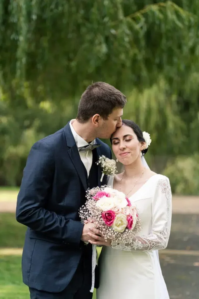 Photo de mariage bisou